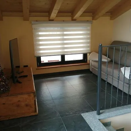 Chez Les Grands-parents, Mimi Cir 0027 * أيمافيلّيس